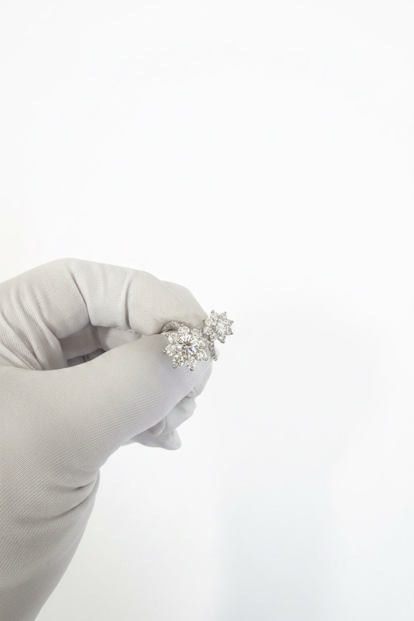 Dual flower shining with our jeweler presentation 
