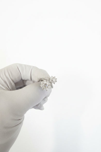 Dual flower shining with our jeweler presentation 